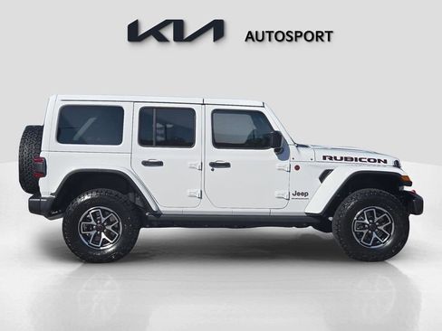 Used 2025 Jeep Wrangler Unlimited Rubicon w/ Technology Group image 7