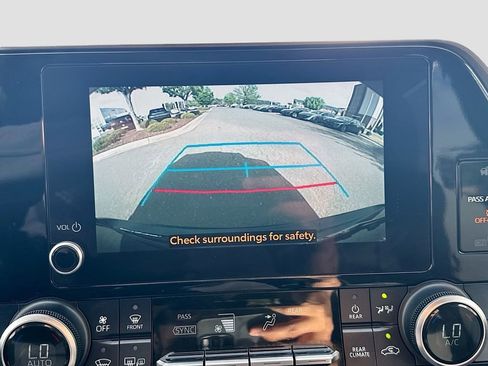 Used 2023 Toyota Highlander LE FWD image 17