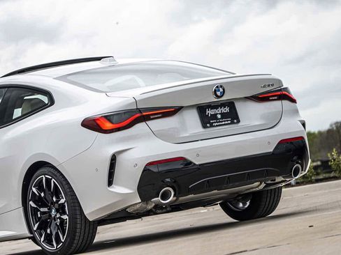 Used 2025 BMW 430i Coupe w/ M Sport Package image 5