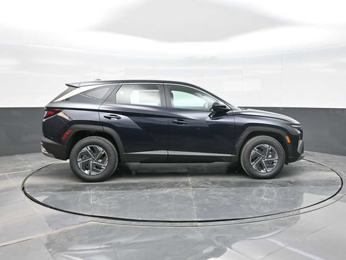New 2026 Hyundai Tucson Blue SE image 8