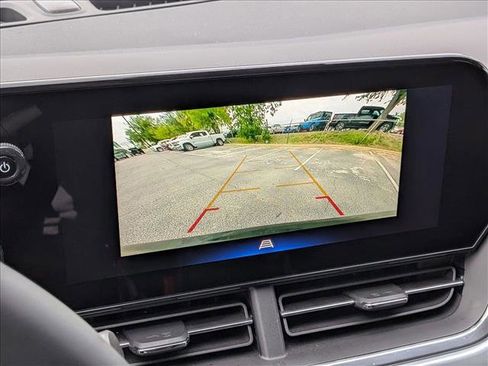 Used 2025 Chevrolet Trax LT w/ Driver Confidence Package image 12