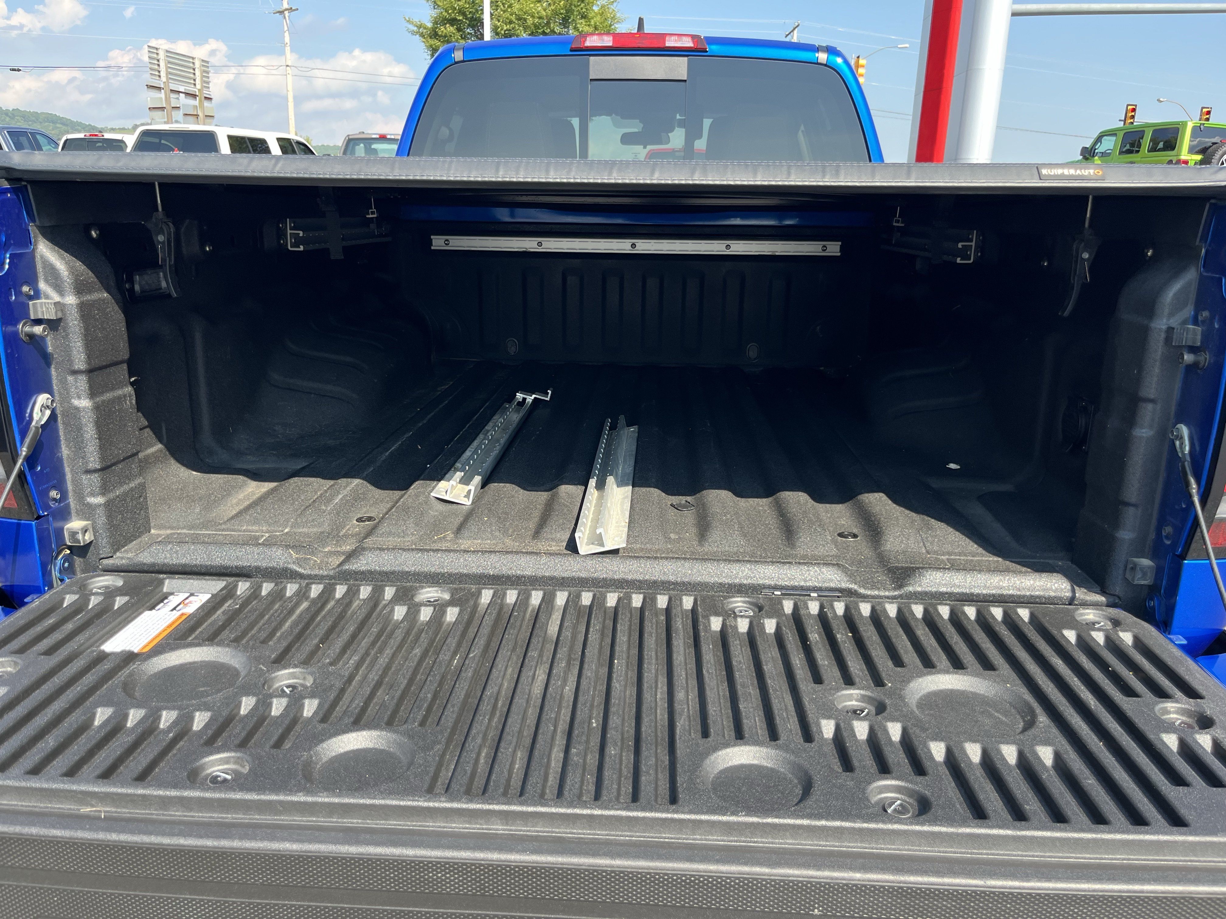 Used 2025 Nissan Frontier SV w/ SV Convenience Package AWD/4WD image 7