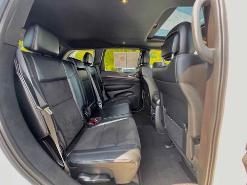 Used 2020 Jeep Grand Cherokee Altitude image 18