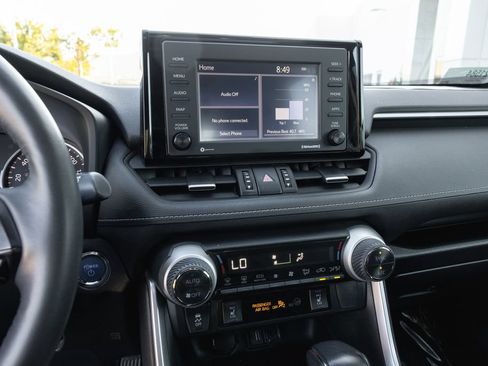 Used 2022 Toyota RAV4 XLE Premium AWD/4WD image 17