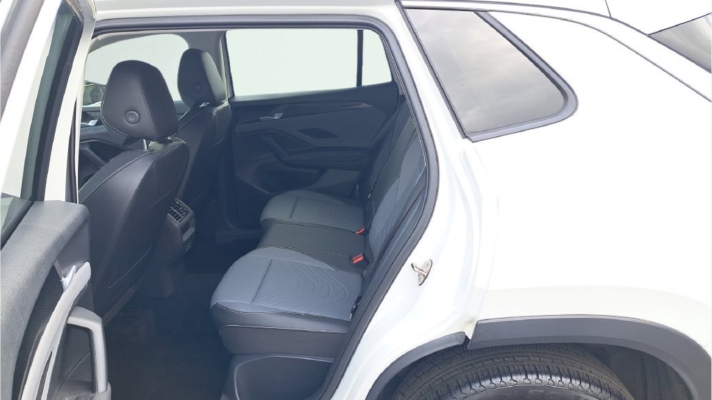 Used 2026 Volkswagen Tiguan SE AWD/4WD image 12