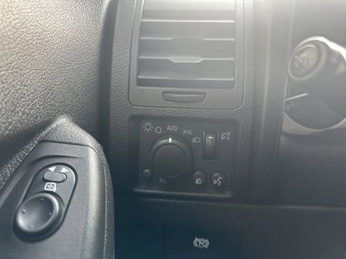 Used 2010 HUMMER H3T Alpha image 11