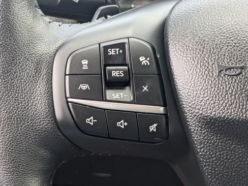 Used 2020 Ford Escape Titanium image 16