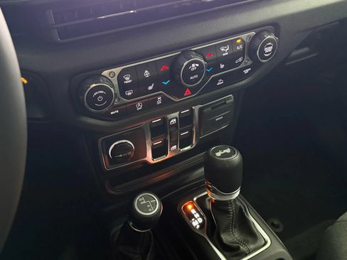 Used 2024 Jeep Wrangler Unlimited Sport AWD/4WD image 86