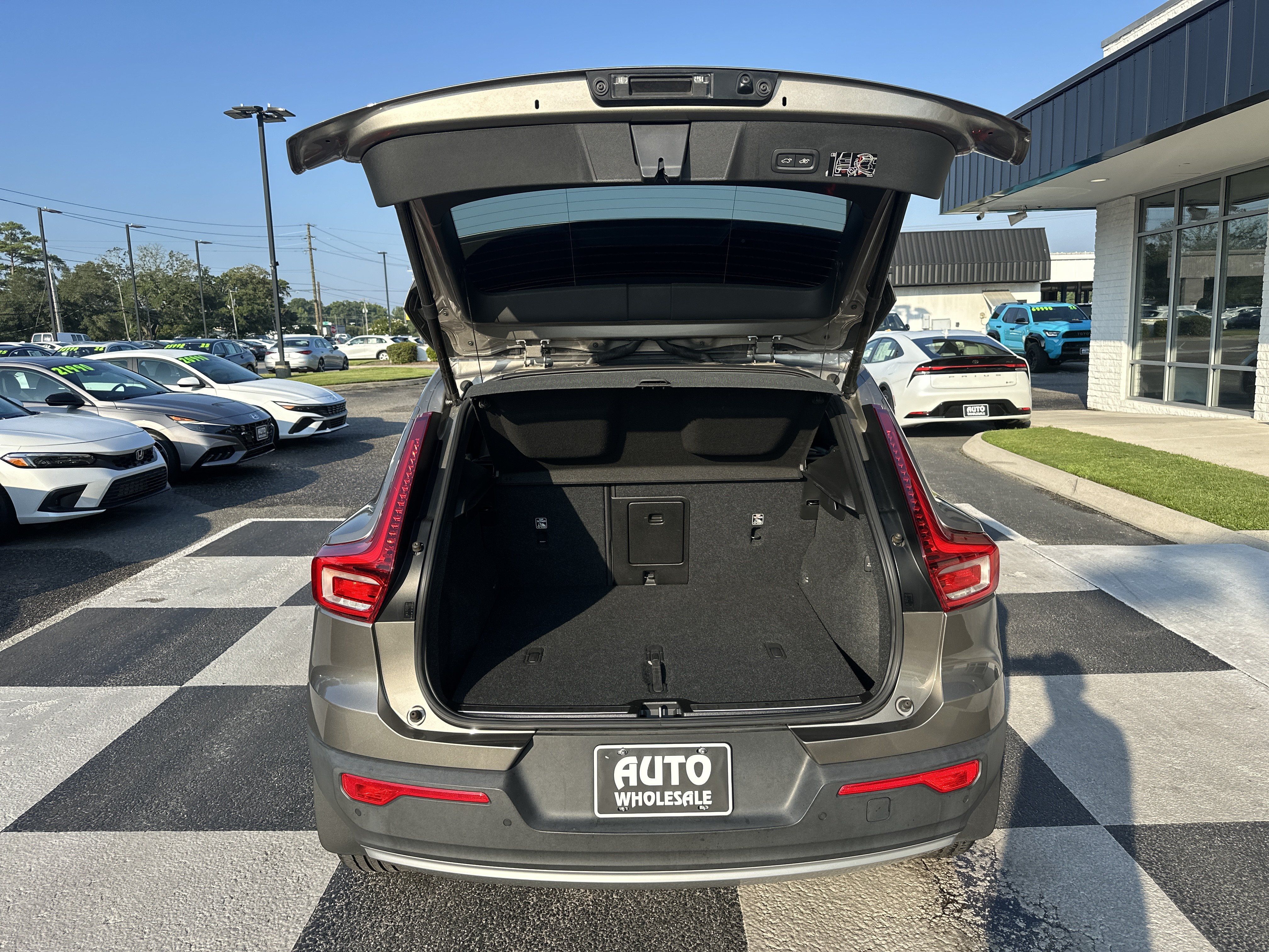 Used 2021 Volvo XC40 T4 Inscription w/ Advanced Package FWD image 5