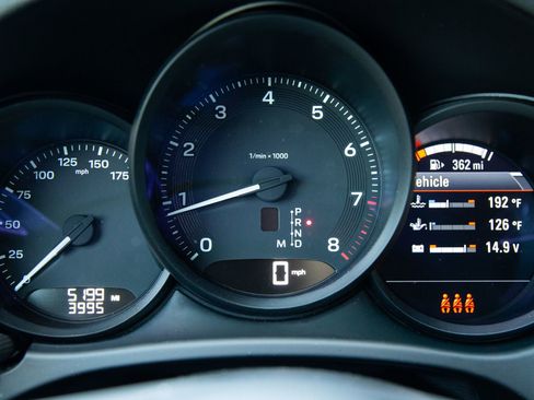 Certified 2025 Porsche Macan AWD/4WD image 5