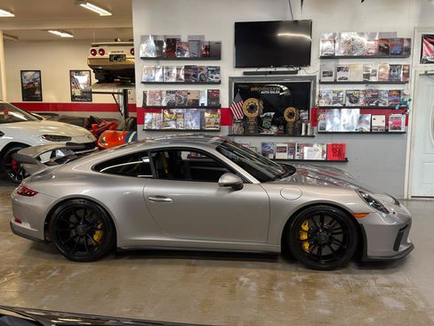 Used 2018 Porsche 911 GT3 RWD image 5