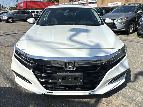 Used 2018 Honda Accord Touring image 3