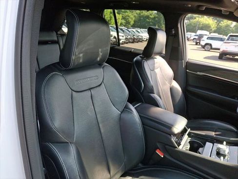 Certified 2023 Jeep Grand Cherokee Overland w/ Luxury Tech Group IV AWD/4WD image 13