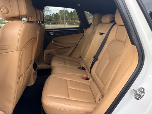 Used 2018 Porsche Macan image 23