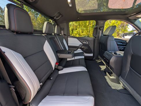 New 2025 Chevrolet Silverado EV RST image 32