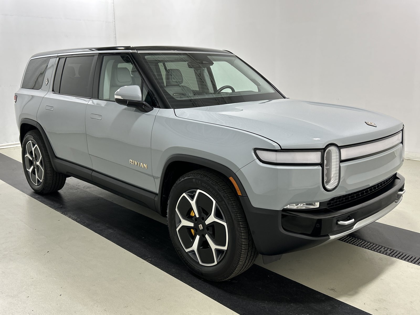 Used 2023 Rivian R1S Launch Edition Quad AWD/4WD image 7