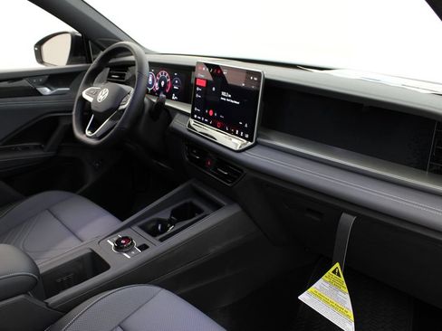 New 2026 Volkswagen Tiguan SE R-Line FWD image 24