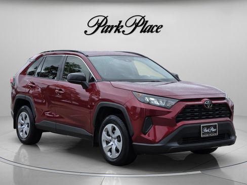 Used 2019 Toyota RAV4 LE FWD image 7