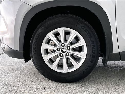 Used 2025 Toyota Grand Highlander FWD image 12