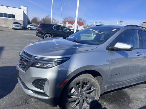 Used 2023 Chevrolet Equinox RS image 2