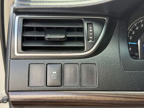 Used 2015 Toyota Camry LE FWD image 34