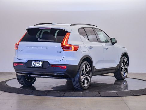 Used 2025 Volvo XC40 B5 Ultra w/ Climate Package image 4