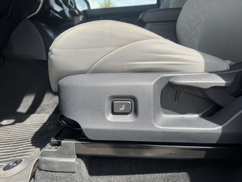 Certified 2025 Toyota Tacoma SR5 AWD/4WD image 11