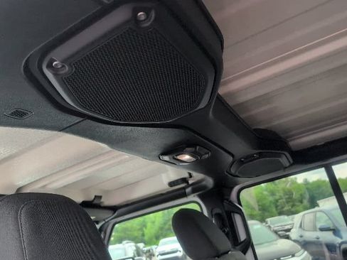 Used 2018 Jeep Wrangler Unlimited Sport S AWD/4WD image 35