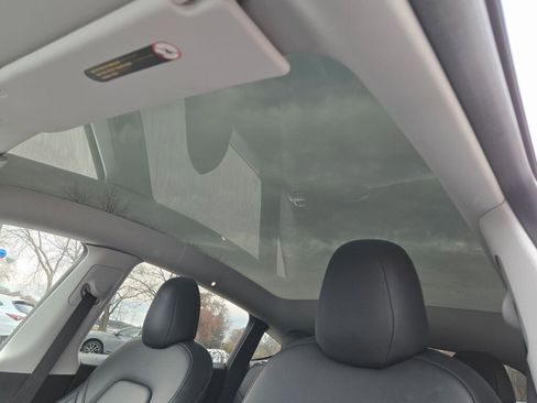 Used 2022 Tesla Model Y Long Range image 25