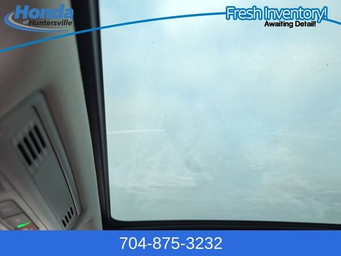 Used 2023 Volkswagen Tiguan SE w/ Panoramic Sunroof Package image 27