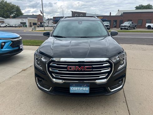 Used 2024 GMC Terrain SLT image 3