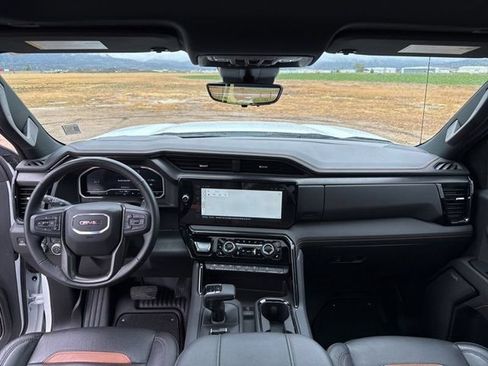 Used 2023 GMC Sierra 1500 AT4 w/ Technology Package AWD/4WD image 35