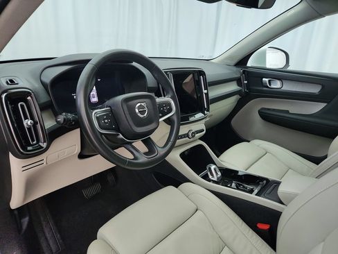 Used 2023 Volvo XC40 B5 Plus AWD/4WD image 10