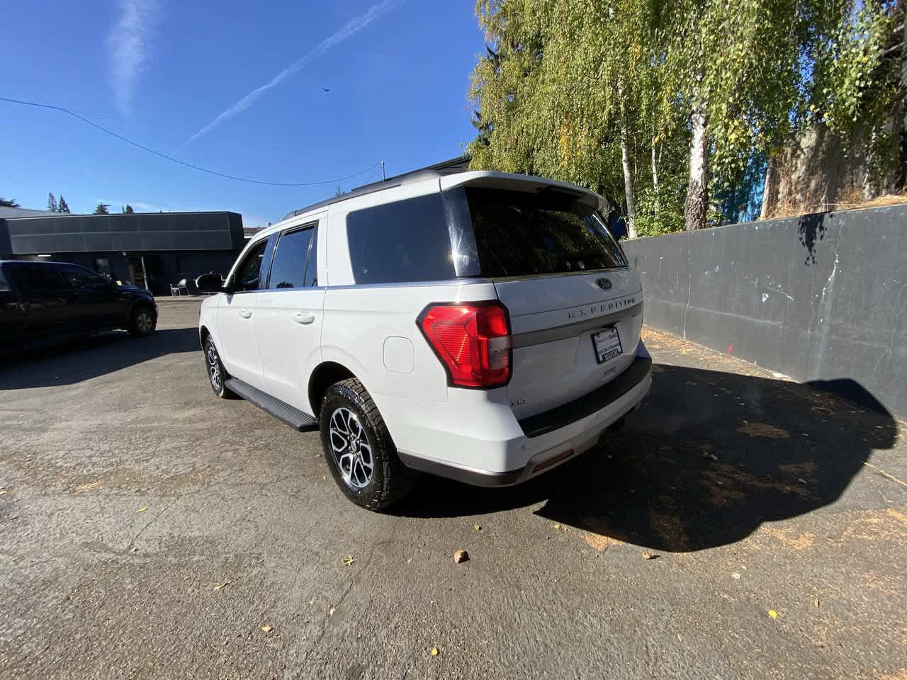 Used 2024 Ford Expedition XLT AWD/4WD image 4