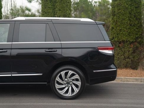 Used 2023 Lincoln Navigator Reserve w/ Equipment Group 201A image 7