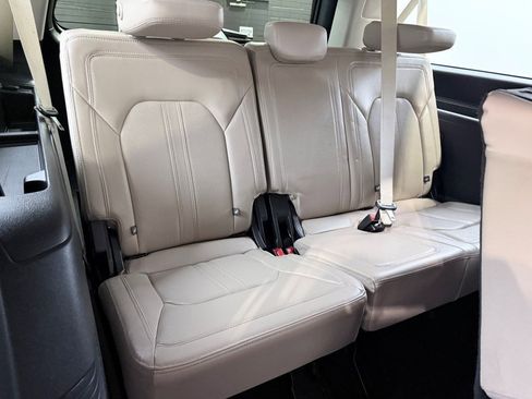 Used 2022 Ford Expedition Max Limited image 19