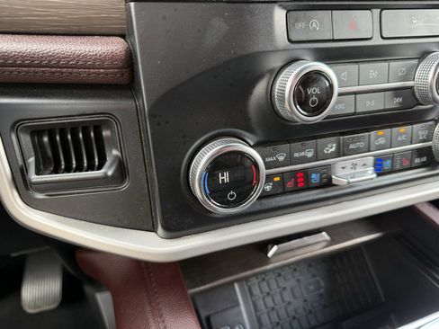 Used 2023 Ford Expedition Limited image 30