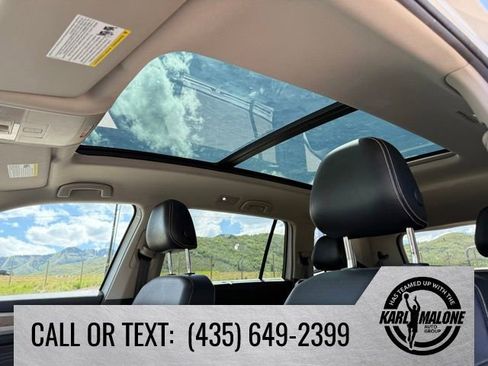 Used 2022 Volkswagen Atlas SEL R-Line AWD/4WD image 25