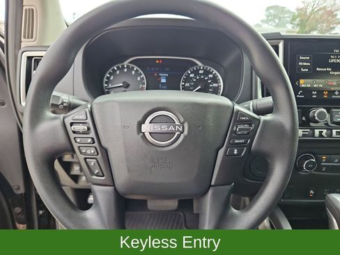 Used 2025 Nissan Frontier SV image 10