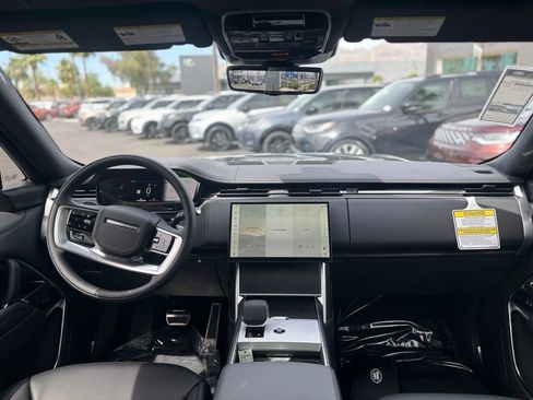 New 2026 Land Rover Range Rover Long Wheelbase SE AWD/4WD image 9