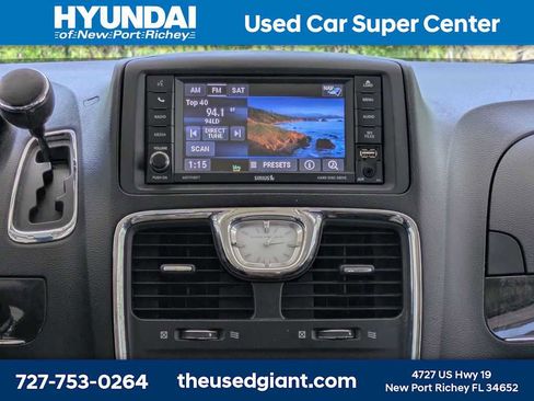 Used 2014 Chrysler Town & Country Touring FWD image 26