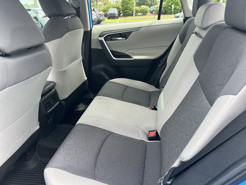 Used 2021 Toyota RAV4 XLE w/ Convenience Package FWD image 32