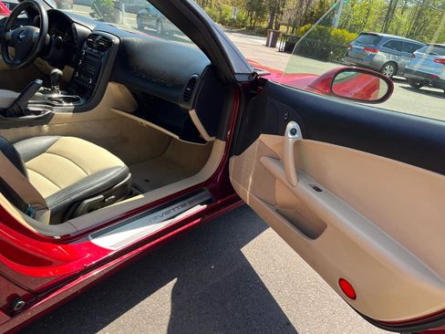 Used 2008 Chevrolet Corvette Coupe w/ Z51 Performance Package RWD image 22