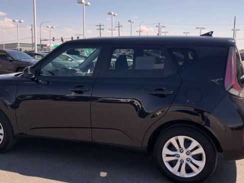 Used 2025 Kia Soul LX FWD image 7