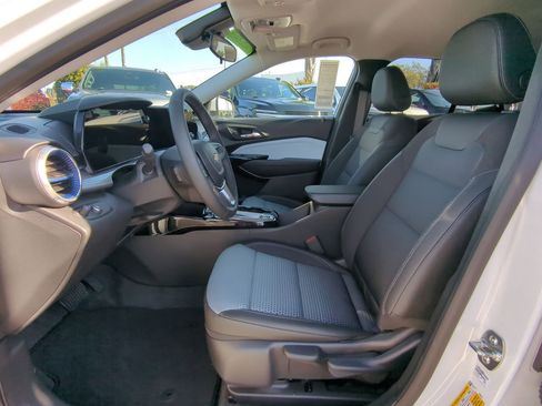 Used 2025 Chevrolet Trax LT w/ Driver Confidence Package image 20