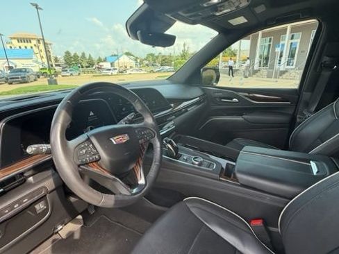 Used 2023 Cadillac Escalade ESV Premium Luxury AWD/4WD image 11