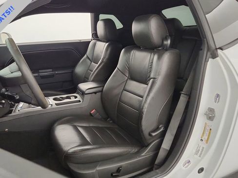 Used 2010 Dodge Challenger SE image 10