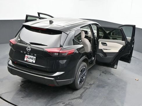 Used 2025 Nissan Rogue SV FWD image 45