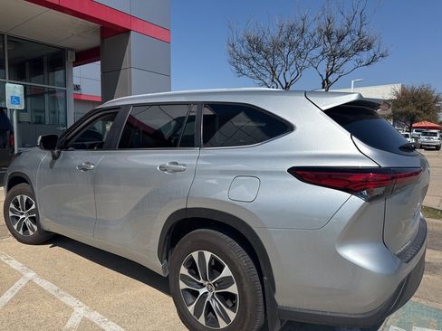 Used 2023 Toyota Highlander XLE image 5
