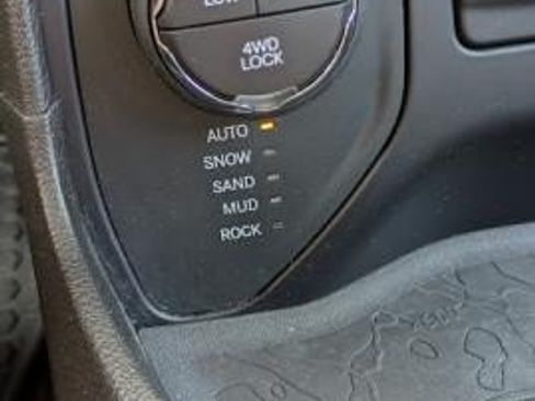 Used 2017 Jeep Renegade Trailhawk AWD/4WD image 15